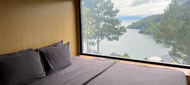 Healing di Danau Toba, Menikmati Indahnya Kaldera dari Dalam Kabin
